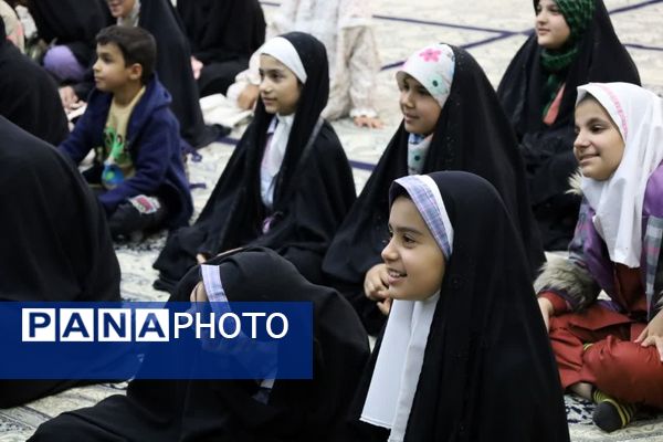 ضیافت افطاری جمعی از دانش‌آموزان با امام جمعه یزد 