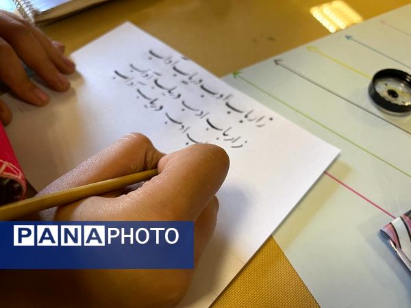 شکوفایی استعدادهای هنری دانش آموزان پایه چهارم دبستان آرمینه مصلی نژاد