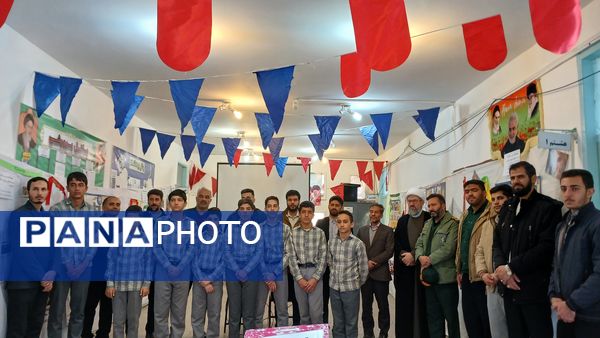 افتتاحیه نمایشگاه مدرسه انقلاب در دبیرستان شهید سلیمانی
