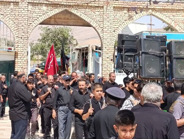 اقامه عزا و نوحه خوانی در صحن آستان مقدس حضرت سلطانعلی(ع) 
