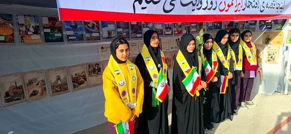 وقتی مدرسه صحنه انقلاب شد؛ زنگی که با سرود و افتخار نواخته شد
