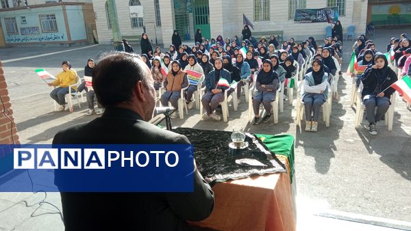 مراسم سیزدهم آبان ماه در مدرسه الزهرا با هدف استکبار ستیزی 