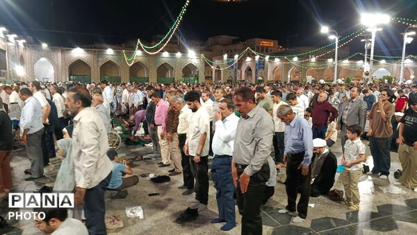 حرم مطهر رضوی در شب میلاد پیامبر رحمت (ص) غرق در نور و شادی شد