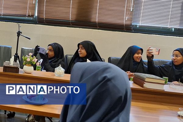 جلسه هم اندیشی و تجلیل از خبرنگاران پانا در شیراز 