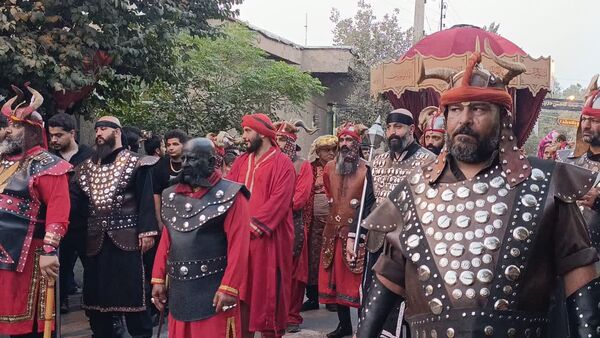 آیین ملی مذهبی خیمه‌برداری و خیمه‌کوبی در شهر تاریخی نوش آباد