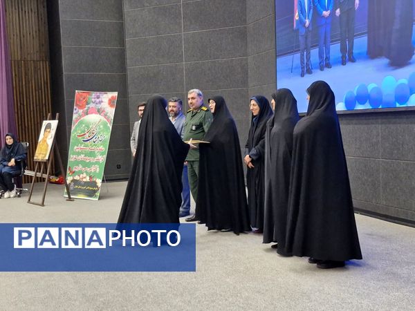 اجتماع بزرگ دانش‌آموزان بسیجی در هفته بسیج