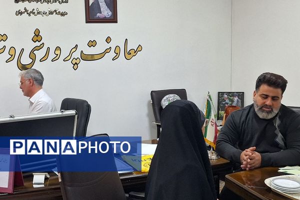 بینایی سنجی کارکنان اداره آموزش و پرورش ناحیه دو شهرری به مناسبت ایام الله دهه فجر 