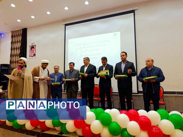 مراسم تقدیر از برگزیدگان قرآنی و فرهنگی در جشنواره‌های فردا و کارینو