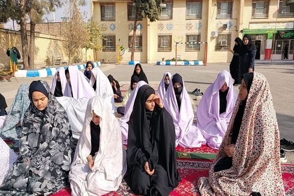 اقامه نماز باران در دبیرستان شهید مجید دهنوی نیشابور 