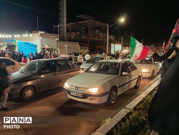 رژه خودرویی دور میدان مرکزی خلیل آباد