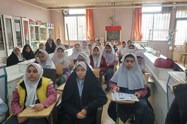 حضور دانش‌آموزان دبستان طواف و معماریان و شاهد ام البنین (س) در اردوی پژوهش سرای بصیرت ناحیه دو شهرری 