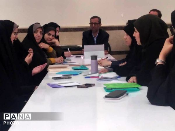 اولین نشست از سلسه جلسات آموزشی و توجهی ره نما