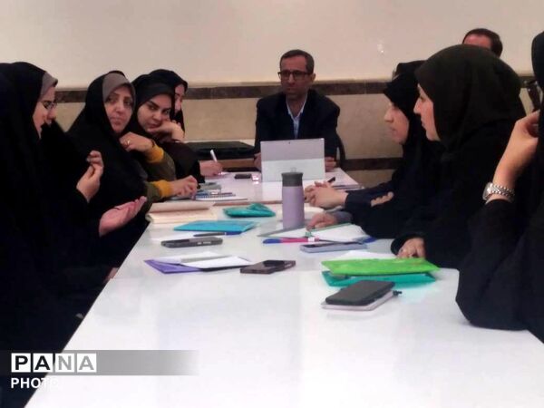 اولین نشست از سلسه جلسات آموزشی و توجهی ره نما