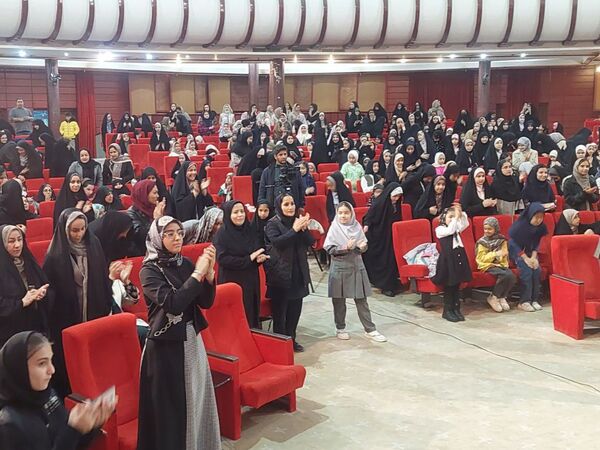 همایش من و مامانم در سالن صبا صدا سیما خراسان رضوی