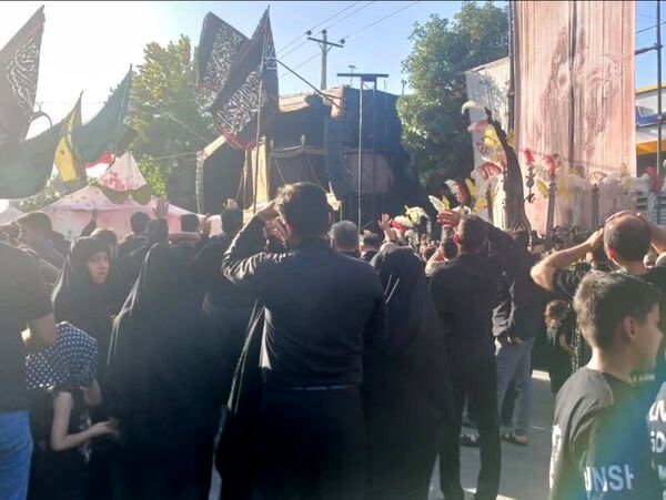 اجتماع عظیم عاشقان حسینی در مراسم خیمه سوزان