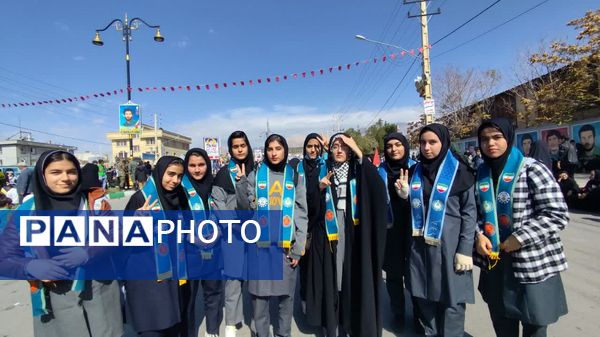 حضور پرشور دانش‌آموزان پیشتاز یاسوجی در یوم‌الله ۱۳ آبان