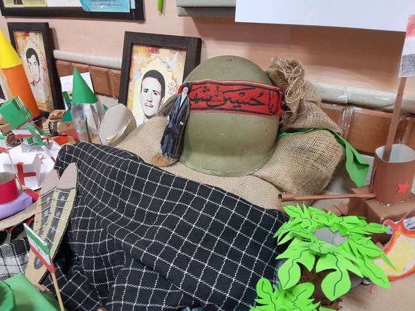 نمایشگاه دست‌سازه‌های آمادگی دفاعی دانش‌آموزان مدرسه حاج مهدی رسولی