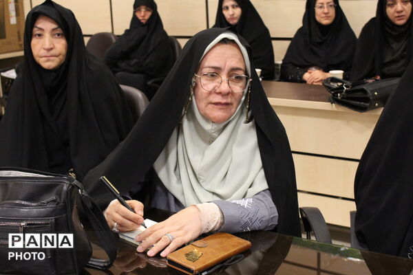 تجلیل از فرهنگیان فرمانده واحد حوزه بسیج دانش‌آموزی شهیده هاجریان 