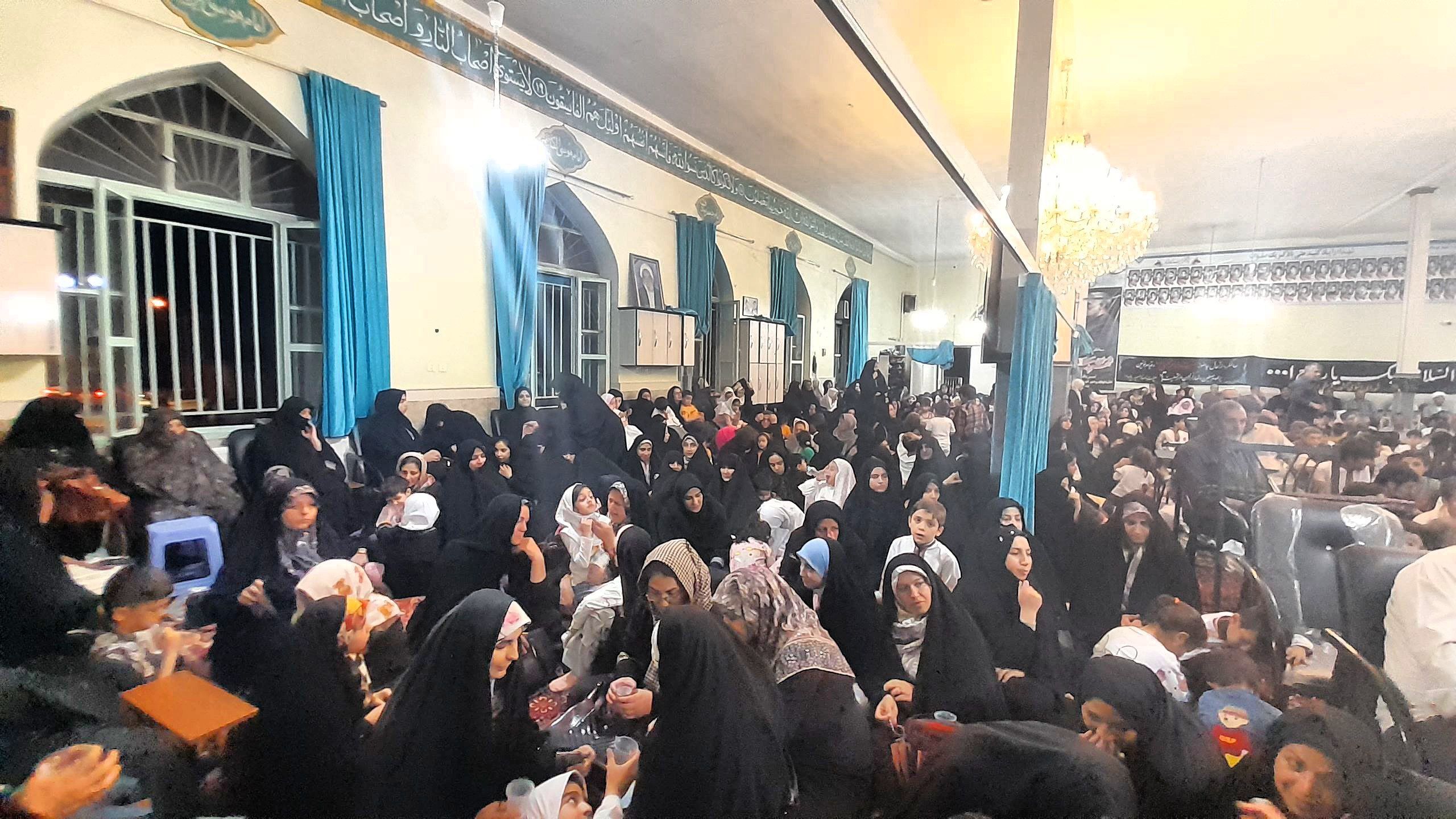 محفل قرآنی مردم مرند در سوگ امام راحل و شهدای خدمت 
