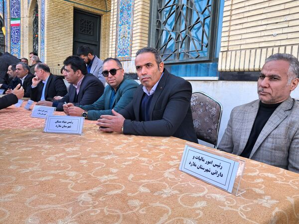 برپایی میز خدمت در نمازجمعه ملارد؛ حل سریع مشکلات مردم در حاشیه نمازجمعه