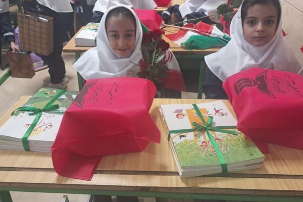 برگزاری جشن شکوفه ها با شعار توسعه عدالت برای ایران برای مدرسه در دبستان حضرت معصومه ناحیه یک شهرری