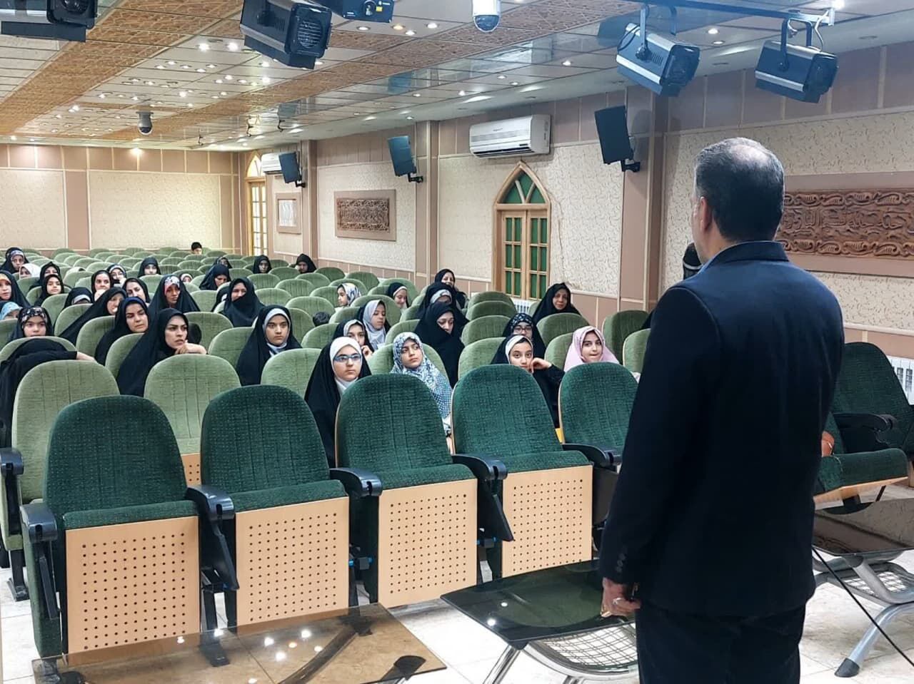 جشنواره ستارگان قرآنی در امامزاده سیدجعفر محمد یزد