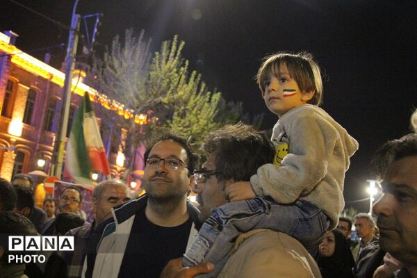 از کلاس‌های سمپاد تا صفوف پیشتازان؛ میدان ساعت تبریز میزبان هم‌دلی دانش‌آموزان