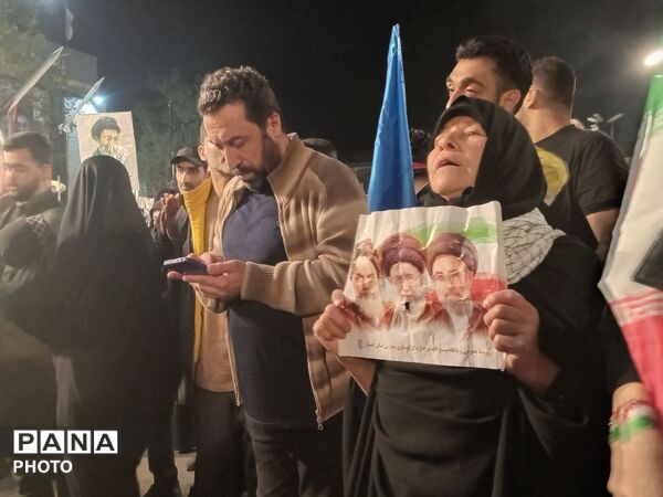 مردم گرگان همچنان در میدان های شهر 