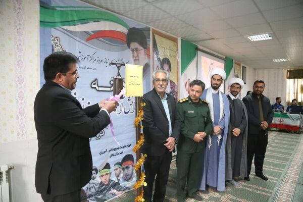 نواخته شدن زنگ استکبارستیزی و گرامیداشت هفته بسیج دانش‌آموزی در دبیرستان شاهد فردوس بافق