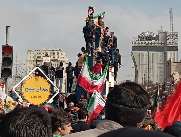 حضور پرشور مردم مشهد در راهپیمایی ۲۲ بهمن؛ تجدید میثاق با آرمان‌های انقلاب اسلامی