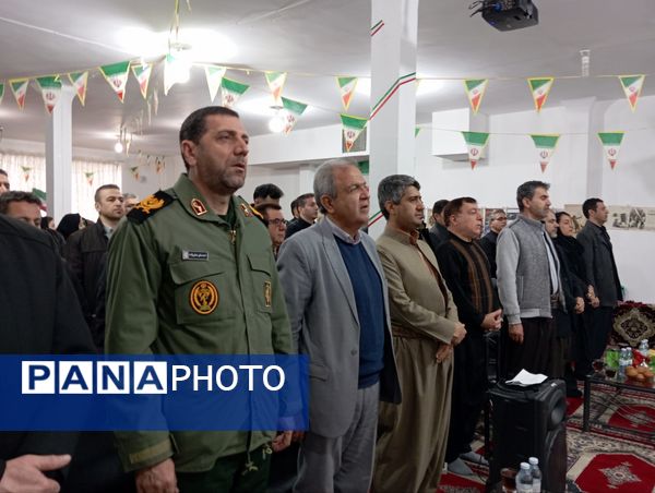 نواختن زنگ انقلاب در مدرسه قادر خانزاده شهرستان بانه