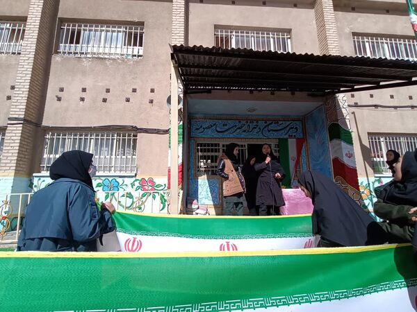 دهه فجر، جشن بصیرت و مقاومت؛ در دبیرستان حضرت معصومه (س) فیروزکوه