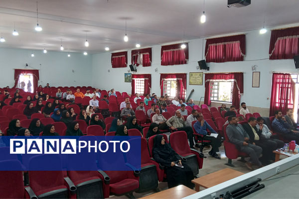 توانمندسازی مدیران مدارس زرقان در آغاز سال تحصیلی 