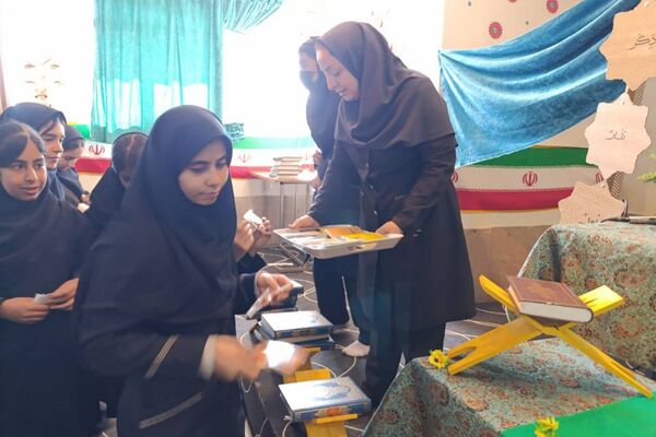 محفل انس با قرآن کریم در دبیرستان حاج بهادر گراشی ناحیه ۳