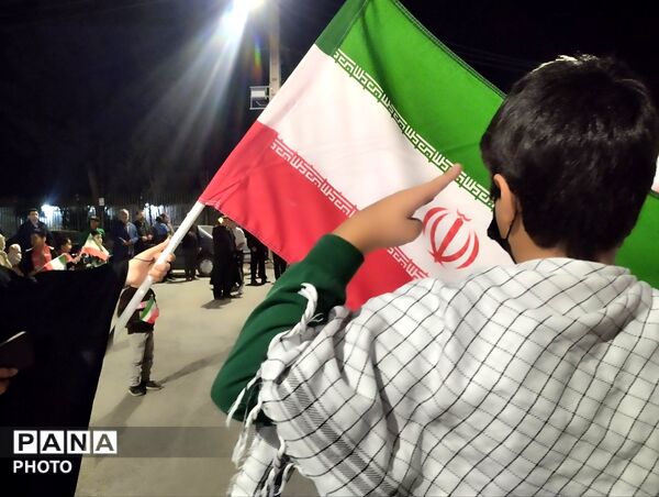 حضور پرشور مردم در سی و یکمین شب بیعت؛ آیین وحدت در روز جمهوری اسلامی