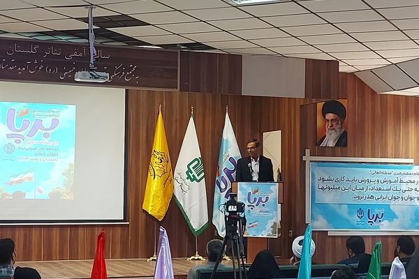 اردو، مدرسه بدون دیوار است