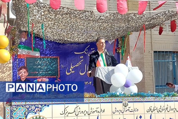 نواختن زنگ بازگشایی مدارس در دبستان علی بن ابیطالب(ع) باقرشهر