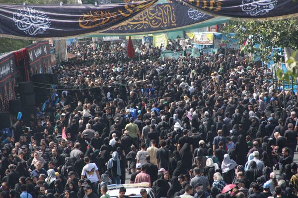 حضور باشکوه جاماندگان اربعین حسینی در شهر ری