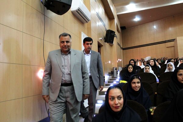 تجلیل از ورزشکاران مدال آور دختر و پسر در نیشابور 
