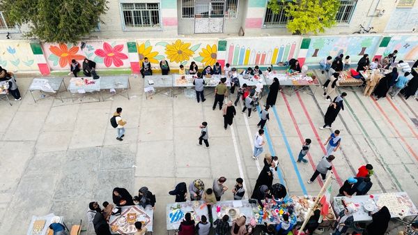 برپایی بازارچه در دبستان معلم آشخانه 