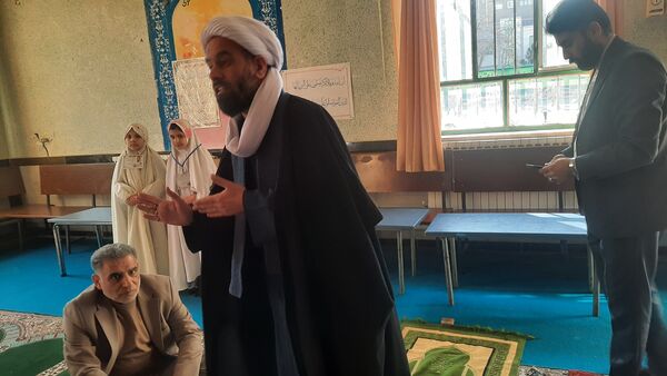 نماز جماعت در دبستان شهید رجبی۲ با حضور مسئولان اداره آموزش و پرورش ناحیه 6