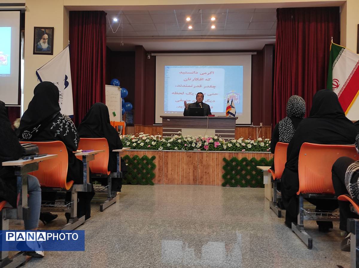 دومین جلسه آموزش خانواده در دبستان حضرت معصومه (س) مصلی نژاد ناحیه پنج 