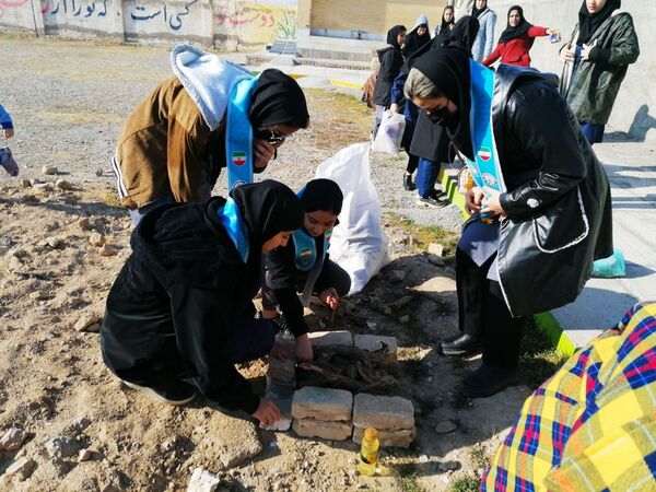 جشن انقلاب در دبیرستان حضرت فاطمه (س) و هنرستان عفاف، شهر تیتکانلو