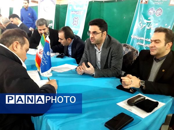 برگزاری میز خدمت برای رسیدگی سریع‌تر به درخواست‌های مردمی در همدان