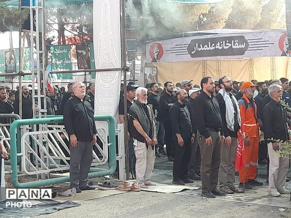 تهران با حضور گسترده مردم، رهبر شهید را بدرقه کرد