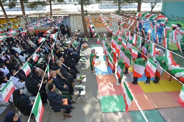 طنین زنگ انقلاب در بهارستان‌دو 