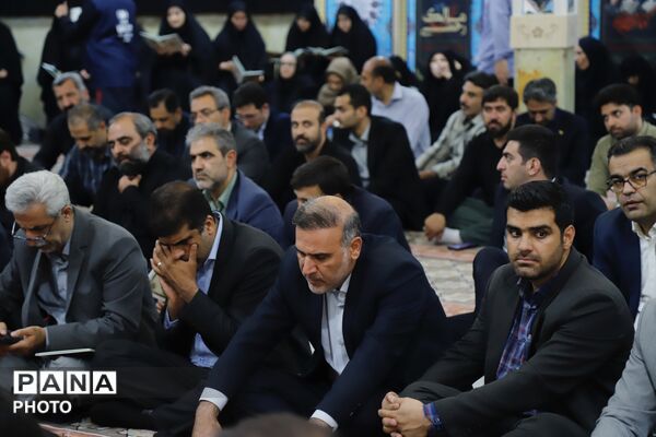 یادبود رهبر شهید در اداره‌کل آموزش و پرورش شهر تهران 