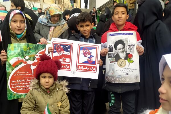 راهپیمایی پرشور ۲۲بهمن در رودهن 