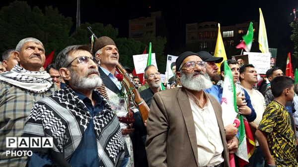 شبی دیگر از همبستگی مردم و تجدید بیعت با رهبری در بروجرد