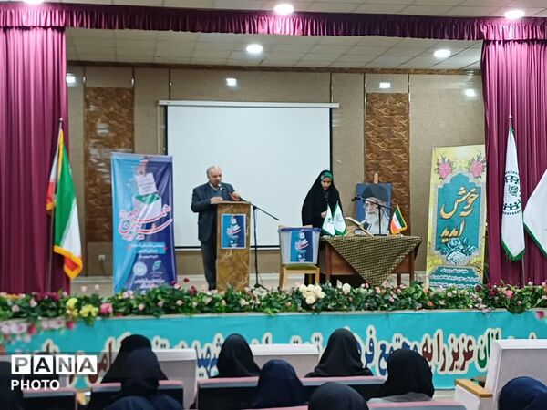 ایران فردا را دانش‌آموزان می‌سازند